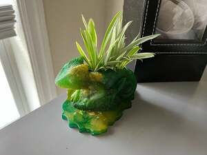 Green Chameleon Resin Planter Flower Pot with Matching Coaster